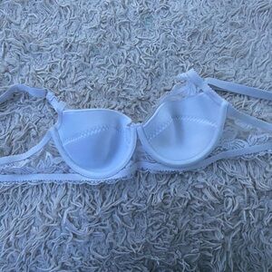 too small, never worn, lace pushup bra, idk the brand